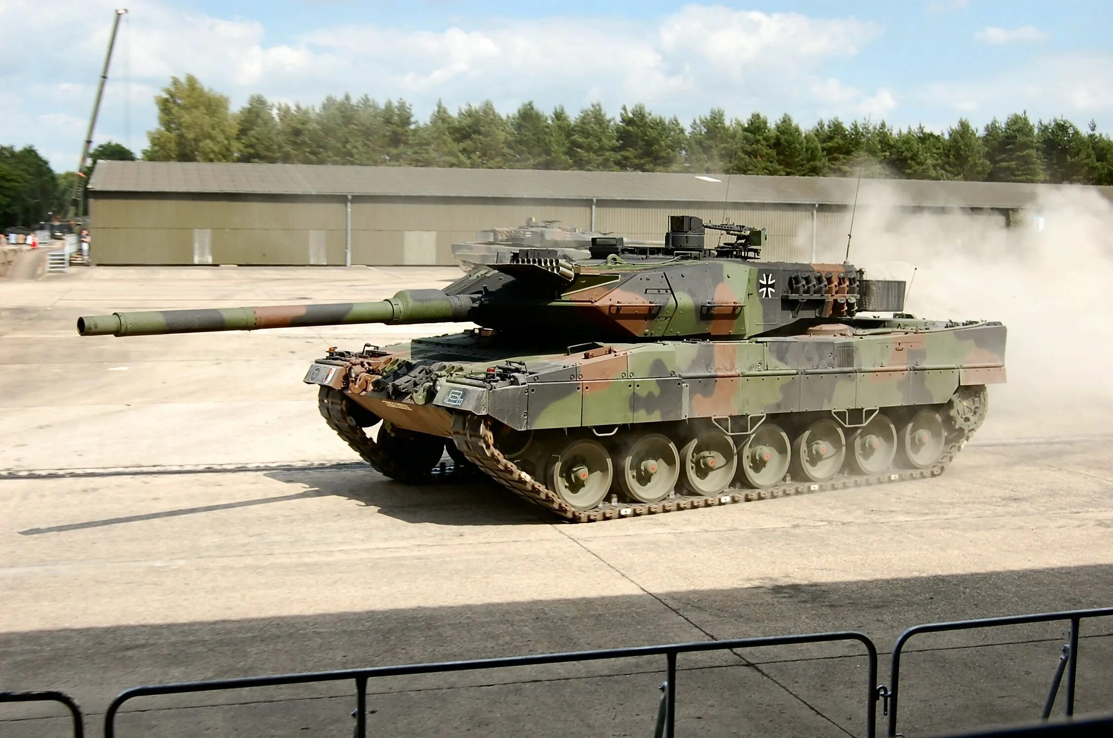 Leopard 2 a6. Леопард 2 бундесвер. leopard 2a6 бундесвер. леопард 2a6 голландия.