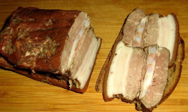 Грудинка в луковой шелухе. Сало грудинка в луковой шелухе. Грудинка калакури. Грудинка вареная в луковой шелухе. Сало грудинка в луковой шелухе.