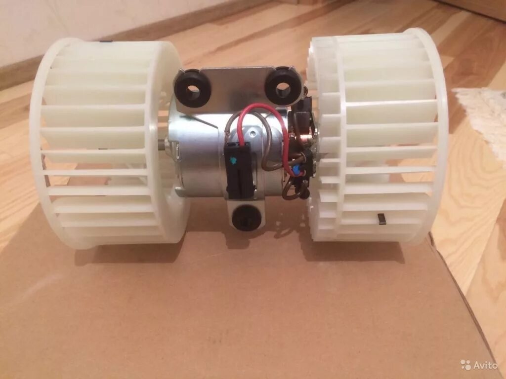 Мотор отопителя форд карго. Моторчик печки бмв е39 2. Двигатель печки бмв е90. Вентилятор печки е39. Мотор печки бмв е39.