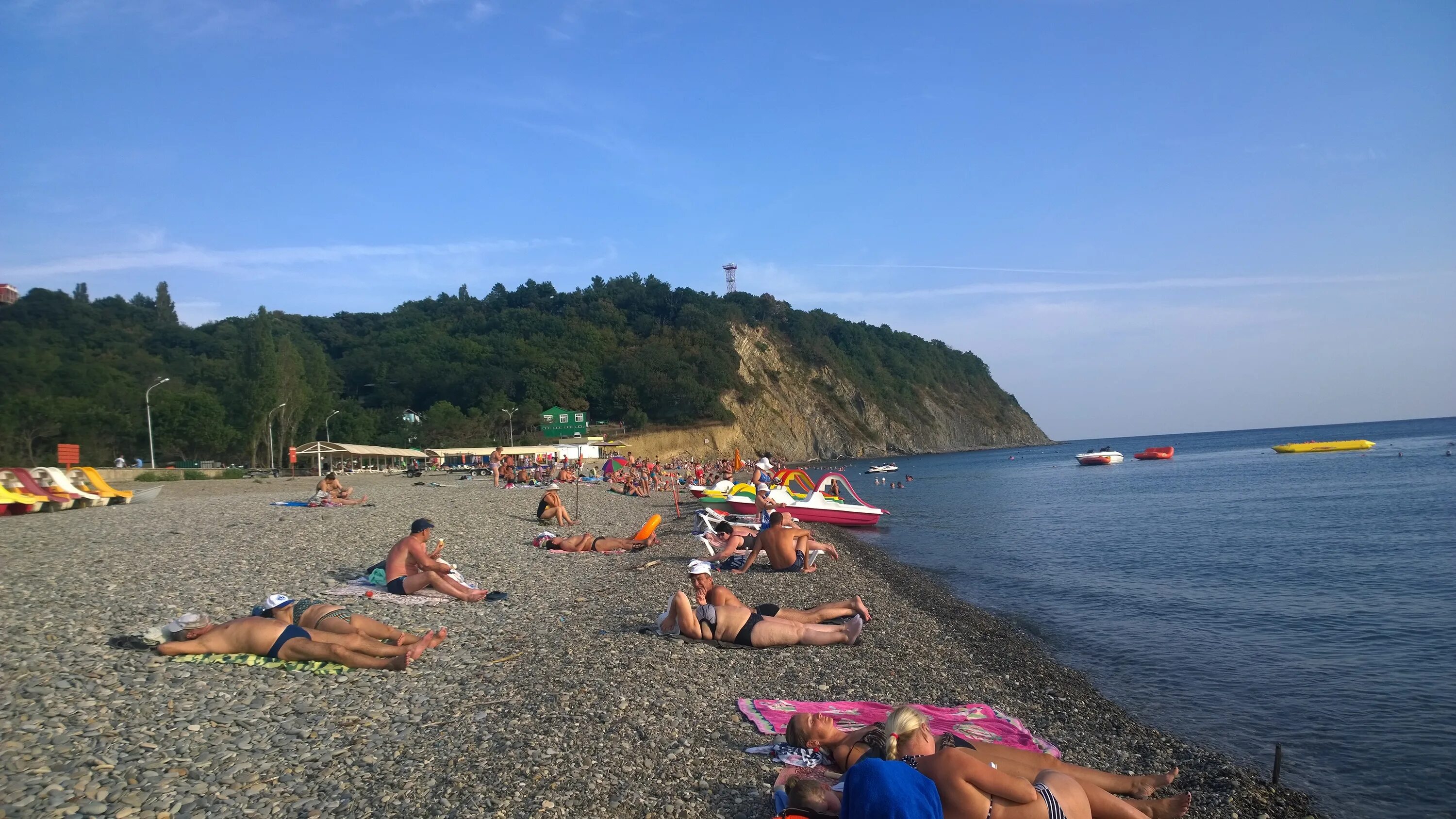 Погода береговой краснодарский. Посёлок Криница в Геленджике. Море поселок Криница. Поселок Криница пляж.