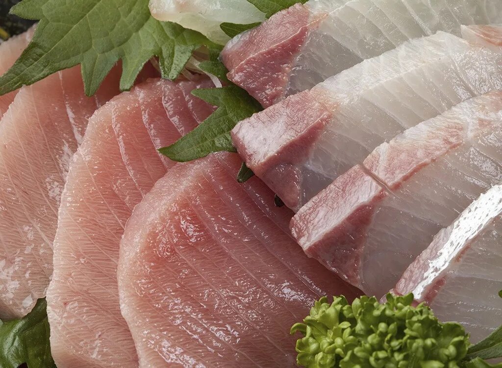 Розовый тунец. Филе bluefin. Тунец bluefin стейки. Тунец аками. Тунец yellowfin сашими.