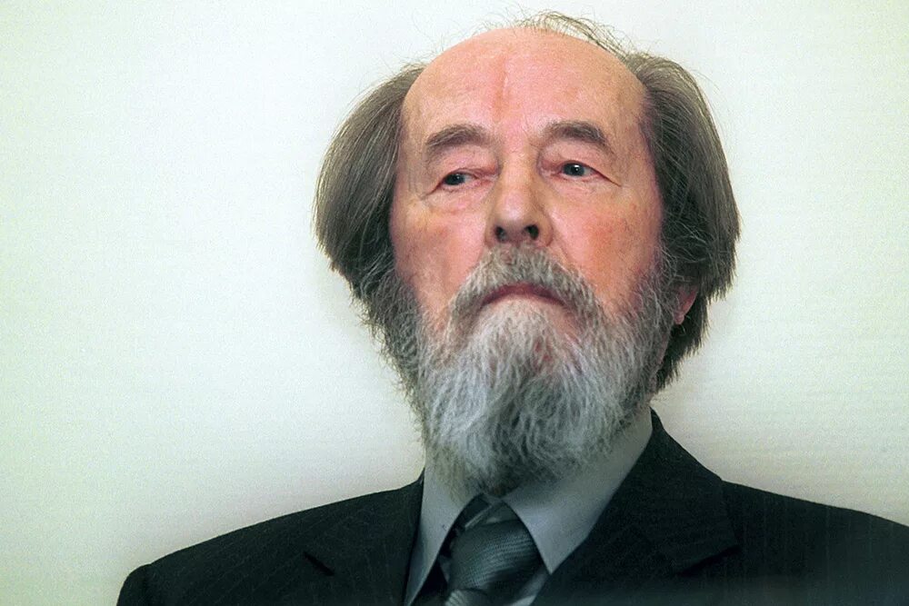 иосиф бродский фото. довлатов сергей документальный фильм. роберт дк ниро мала вита. александр исаевич солженицын - писатель. писатель уехавший в америку.