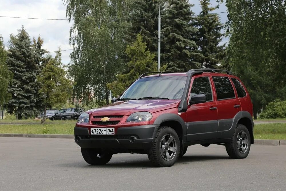 Нива шевроле 213. Chevrolet Niva. Шевроле Нива Фам 1. Красная Нива Шевроле Бертоне. Нива Шевроле Бертоне эдишн.