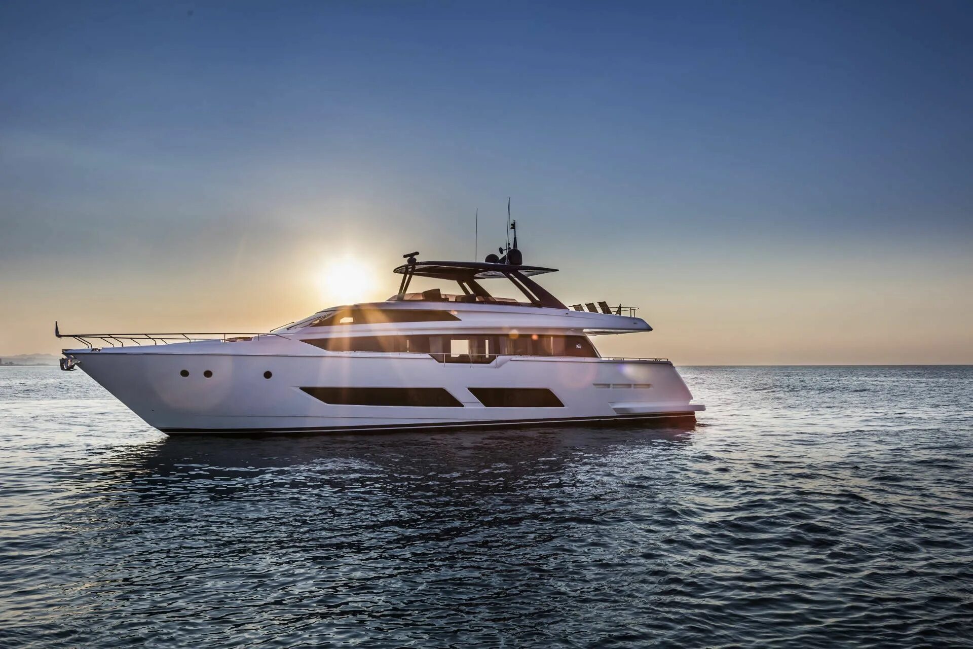 Транспортировка катера. Вне yacht transport vessel. Фура с яхтой. Водный транспорт будущего. Яхта palmer johnson.
