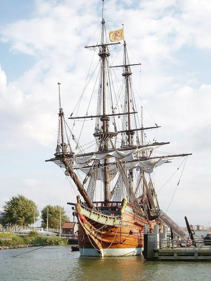 Морской пейзаж корнелис антонис. Амстердам корабль. Голландский фрегат 17 века. Морской музей амстердам. Фрегат амстердам.