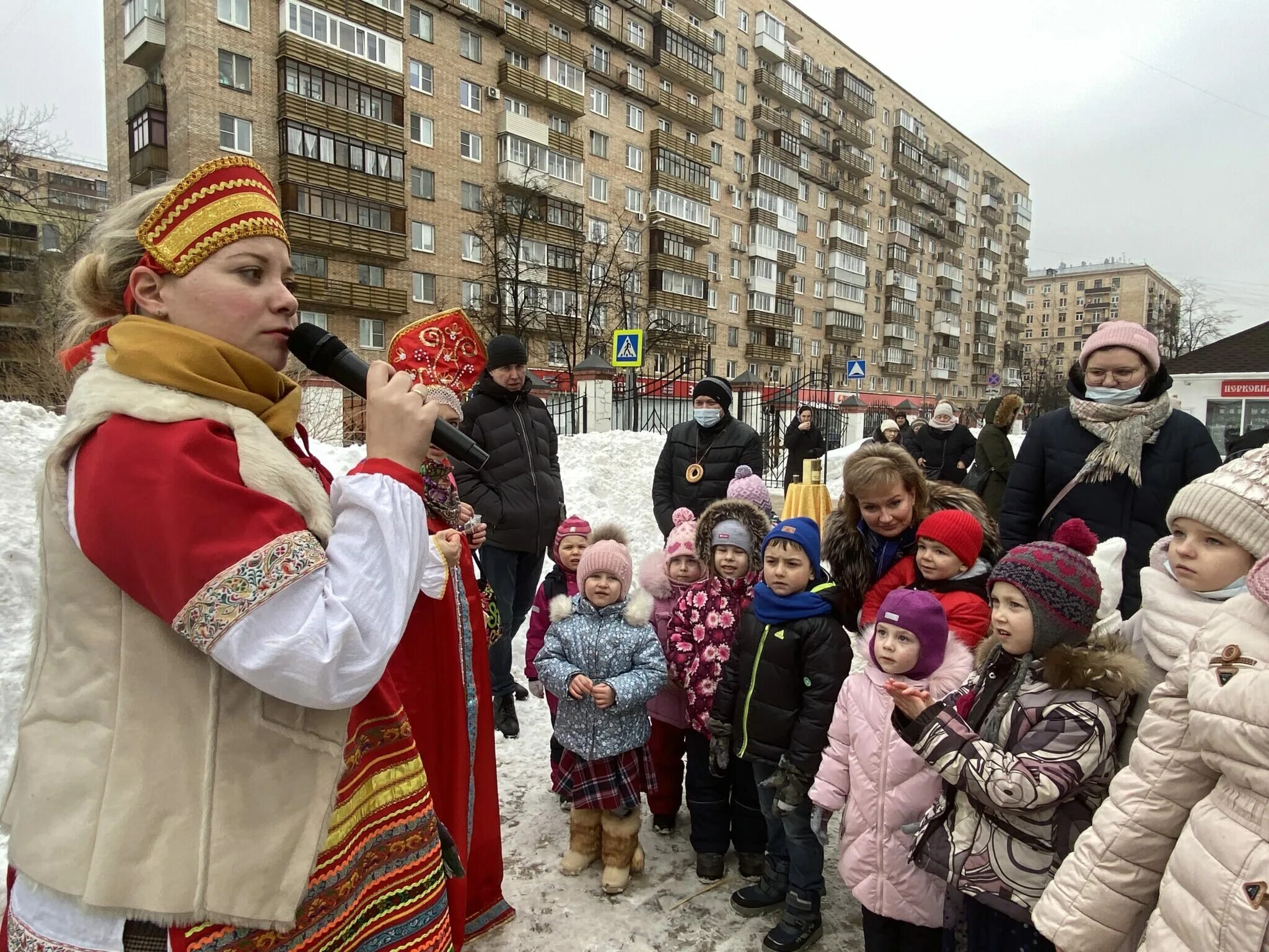 Масленица в 2021 году. Масленица в Москве 2022. Масленица храм. Масленица и прощенное воскресенье в 2021 году. До какого числа масленица в 2024 году