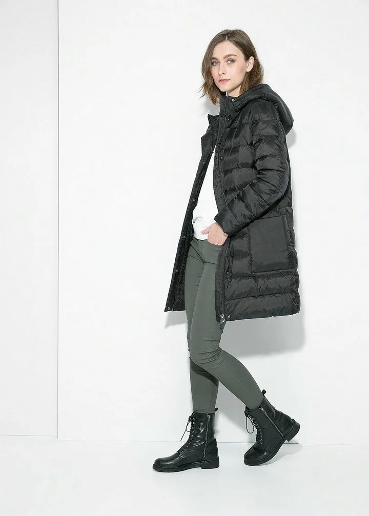 какая обувь под пуховик. красный пуховик. пуховик женский зимний под кроссовки. какая обувь под пуховик. пуховик с ботинками.