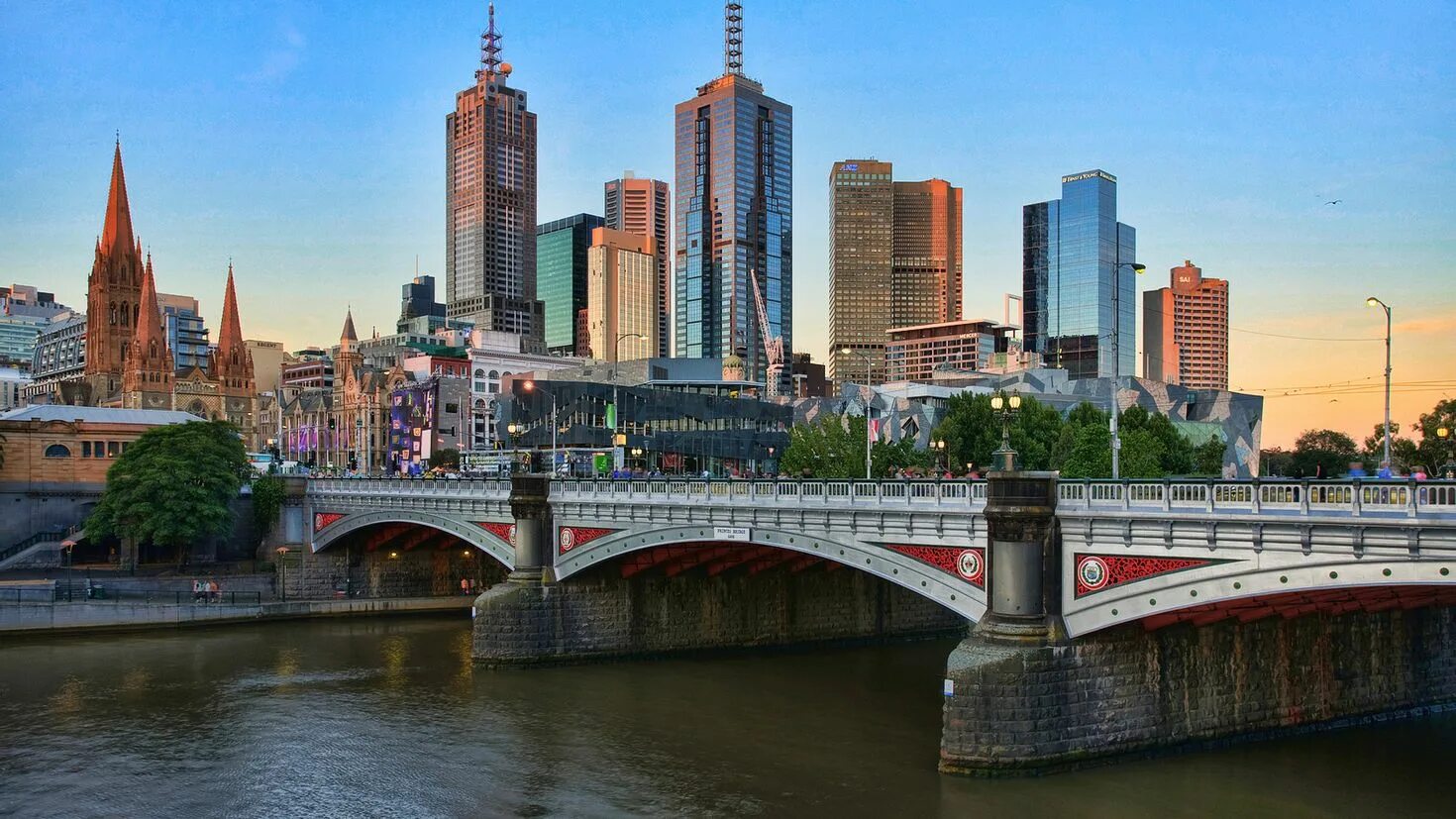 Достопримечательности крупных городов. Австралия сидней телебашня. Город перт австралия. Культурное наследие россии коллаж. Река ярра австралия.