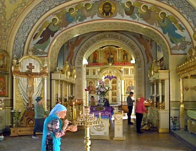 Храм серафима саровского таганрог. Таганрог служба в церкви. Никольская церковь таганрог. Богослужение на пасху в таганроге 2022 в георгиевском храме. В церкви святить куличи.