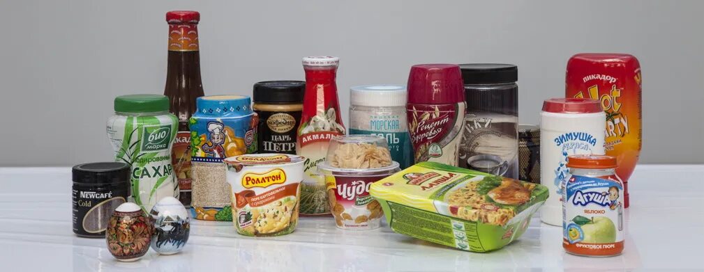 Много десятилетий упаковка. Продукты питания в упаковке. красивая упаковка продукта. потребительская упаковка товара. жесткая упаковка для пищевых продуктов.