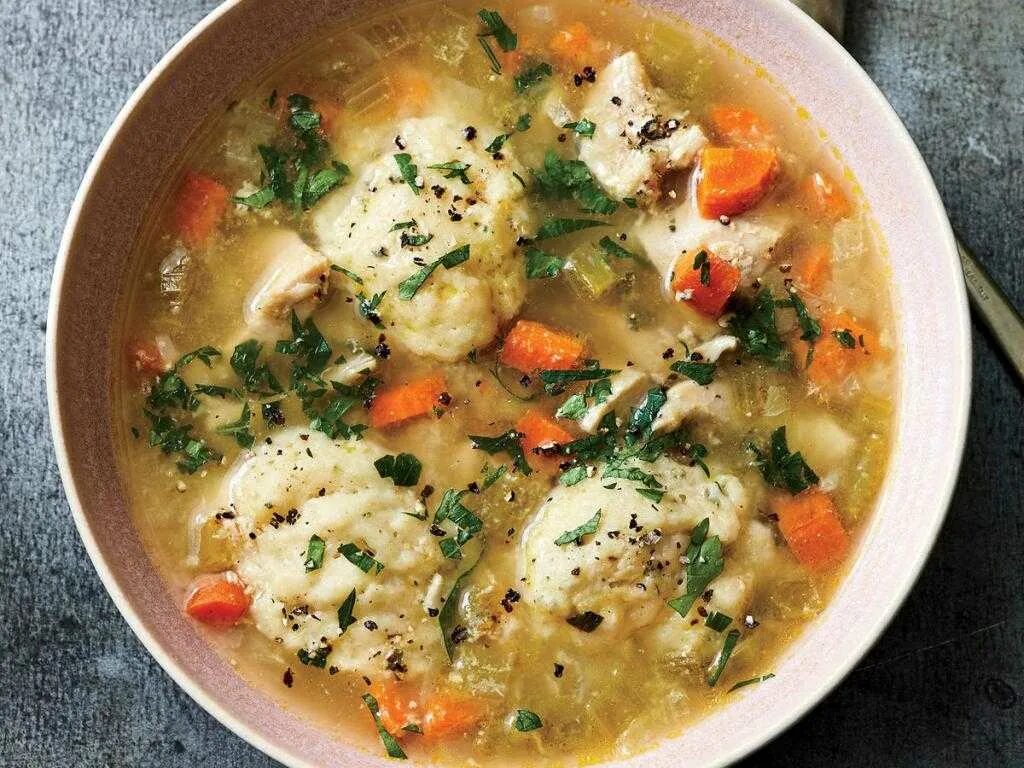 Суп с мясными клецками. Суп из индейки с клецками. суп с клецками. суп с клёцками. суп из свинины с клецками.