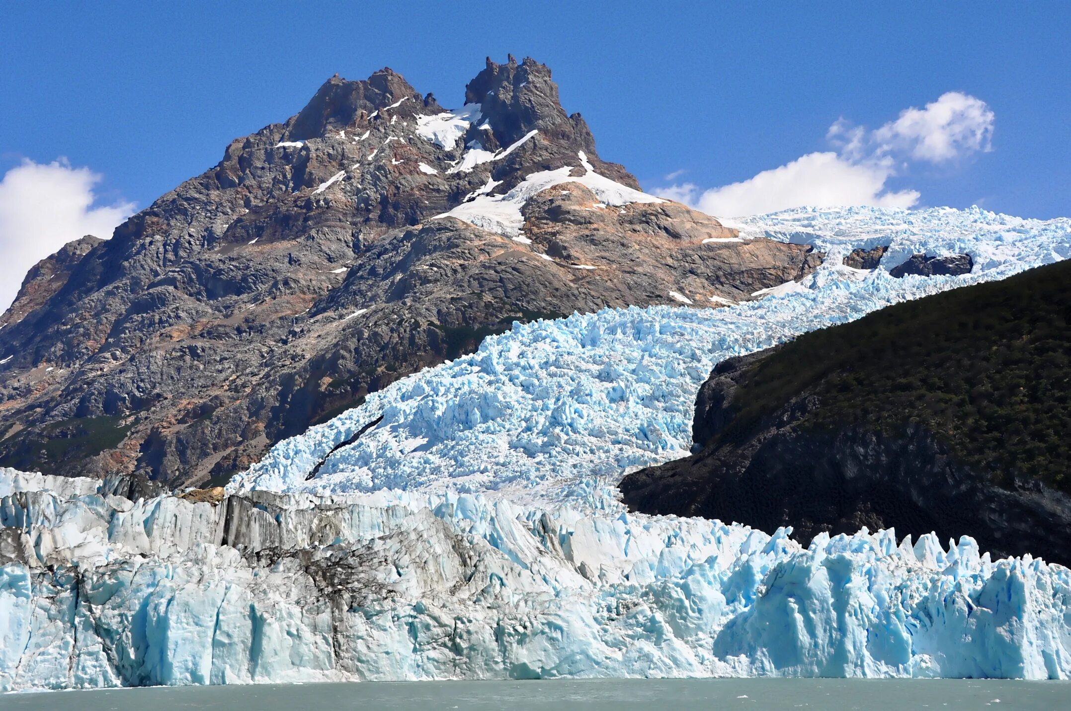 Горный ледник это. Ледник лаунгйёкудль Испания. Ледниковая Долина Фьорд. Аргентина Альпы.