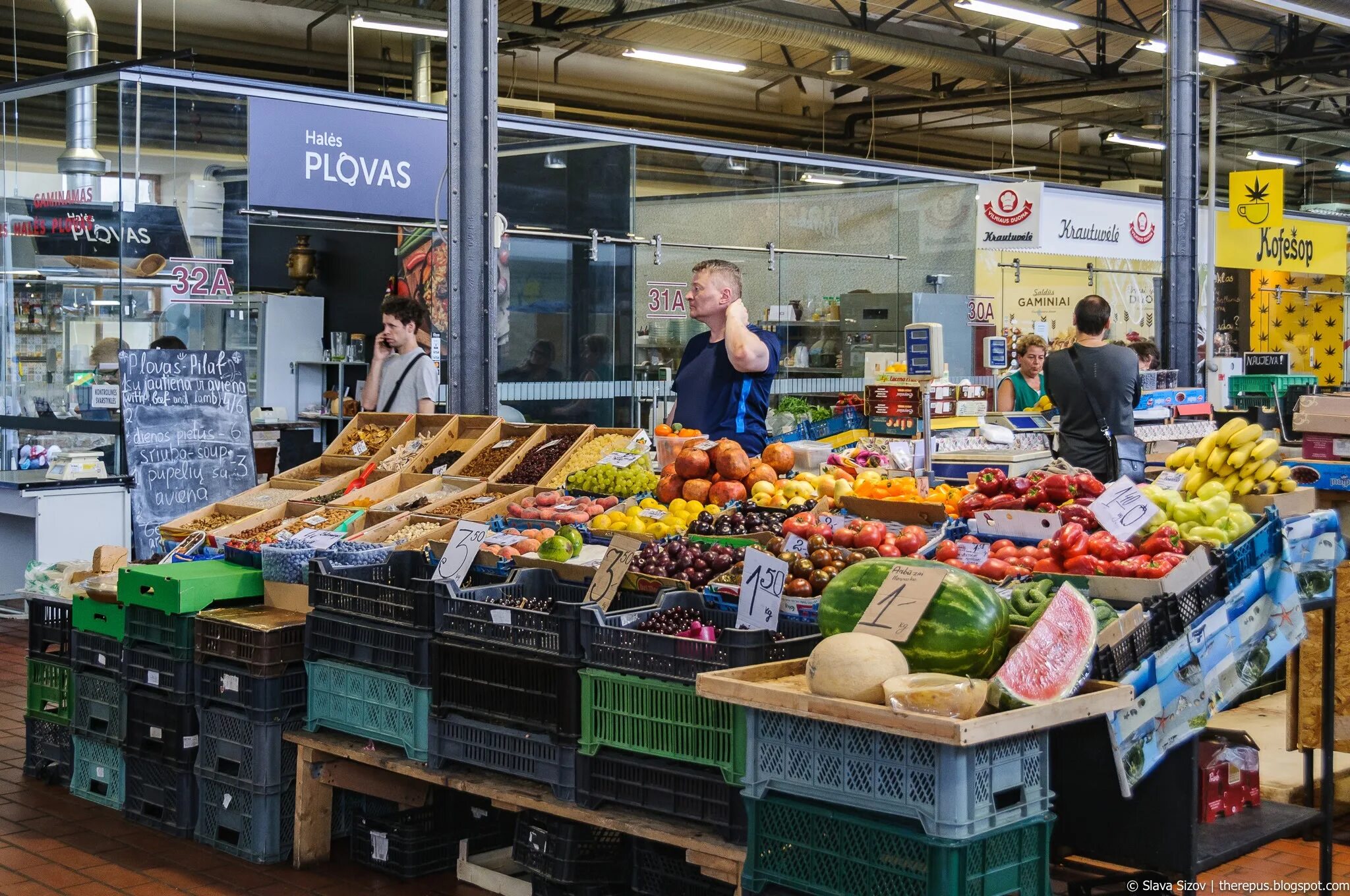 Гарюнай вильнюс. Кальварийский рынок вильнюс. Продовольственный рынок в вильнюсе. Авторынок гарюнай. Вильнюс рынок старый.