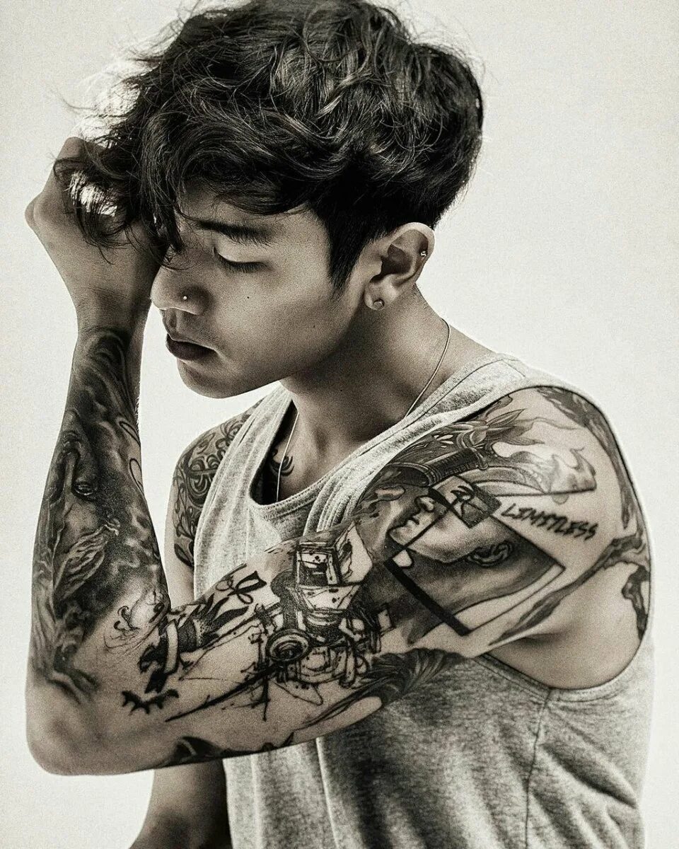 ким джисон. тату кореец. ким джисон корейский татуировщик с девушкой. Kiji кореец. тумблер korean boy ким джисон.