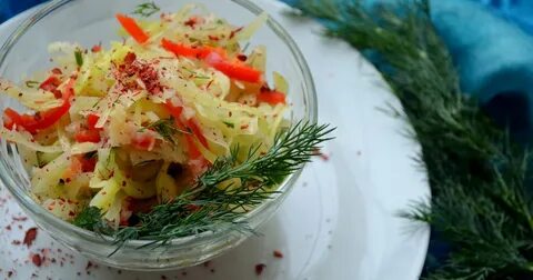 Салат витаминный из капусты перец