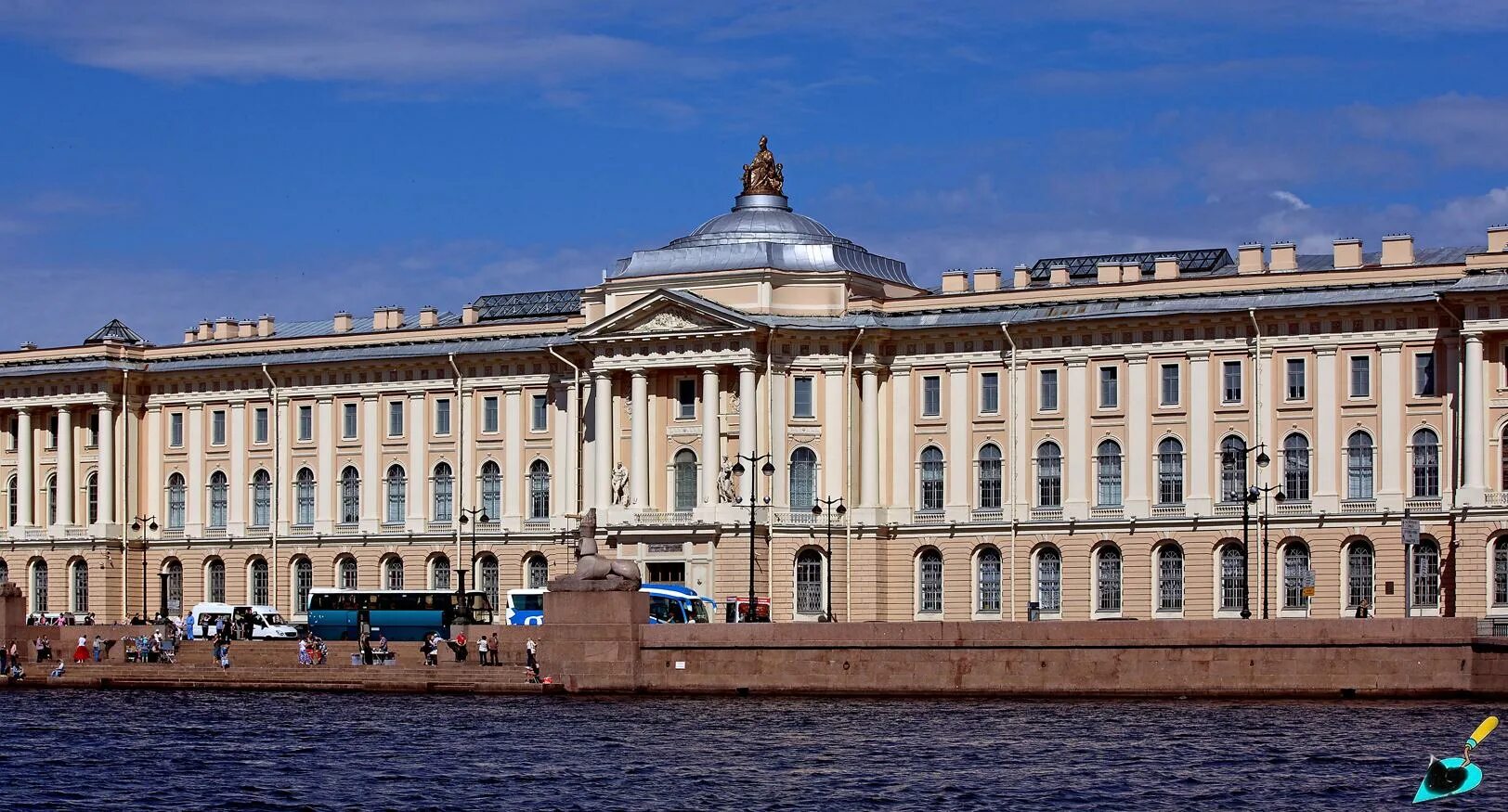 Дворец петра 2 в санкт-петербурге. Вид с университетской набережной в санкт-петербурге. Университетская набережная в санкт-петербурге. Петербург набережная здание. Университетская набережная 1.