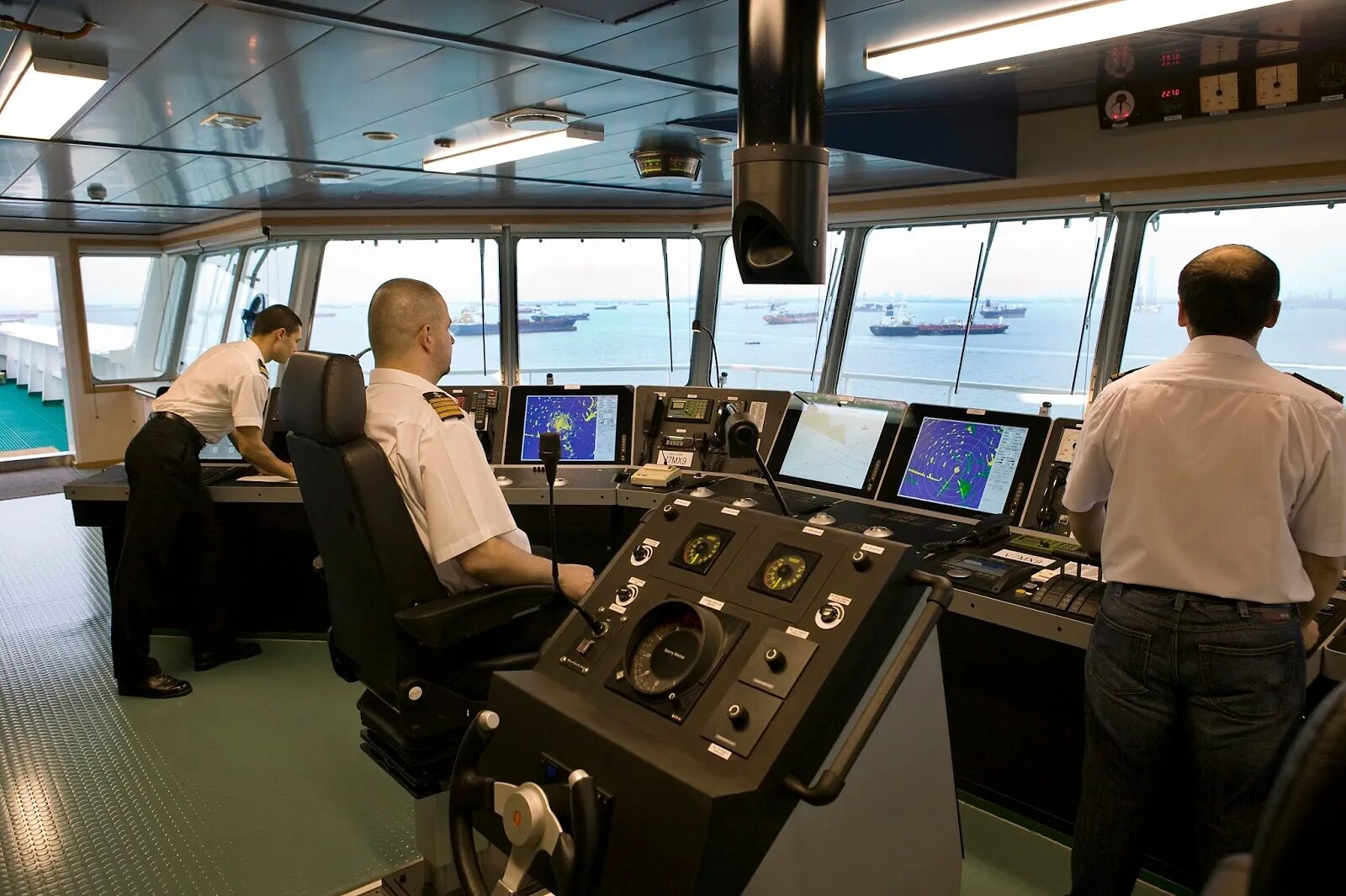 On board the ship. Английский Лоцман. Капитан судоходство обучение. Navigational Bridge.