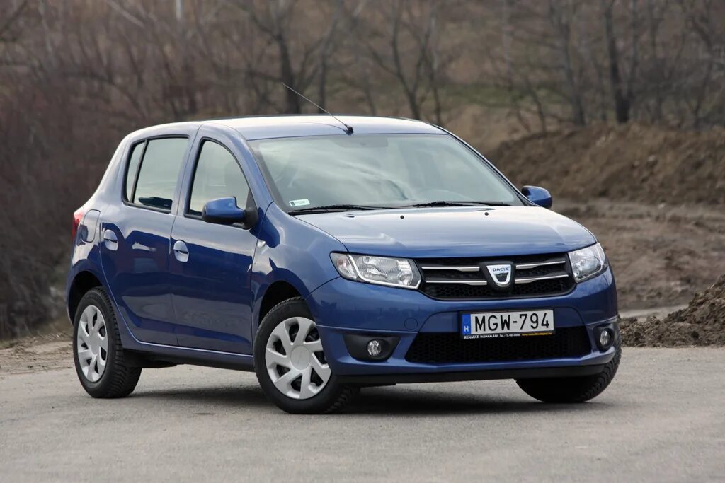 Рено сандеро тюмень. Сандеро 2. Renault Sandero 2 поколение. Renault Sandero 3. Сандеро 1 поколение.