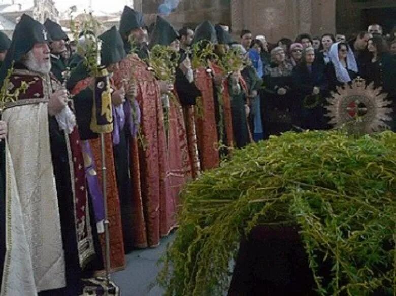 Цахказард в армении. Цахказард Вербное воскресенье. Праздник Цахказард в Армении. Цахказард в Москве. Цахказард в Армении церковный.