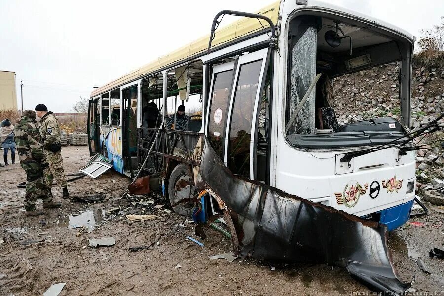 В Донбассе взорвали автобус. Павловск автобус взрыв. Взрыв автобуса в тольятти
