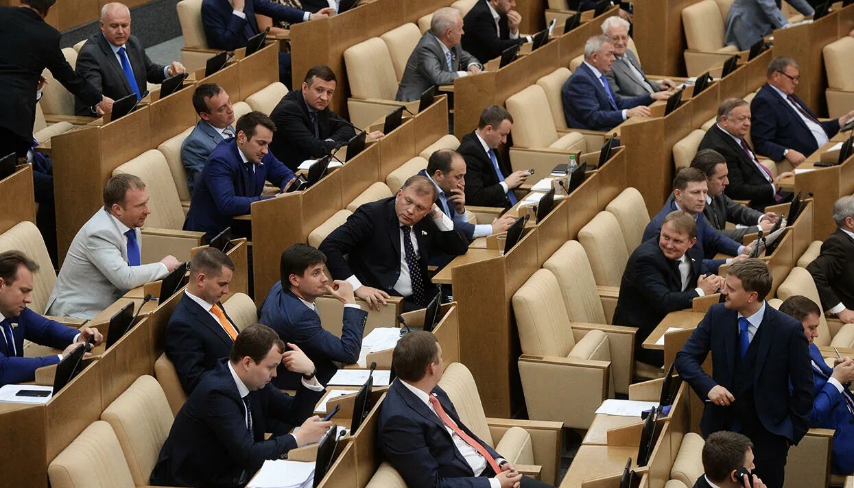 Парламент РФ. Парламент Госдума. Парламент это государственная Дума. Депутаты парламента. Russian parliament