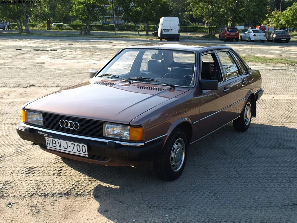 Brown b 2. Audi 80 б2. Ауди 80 в2. Ауди 80 b2. Ауди 80 б2 1983.