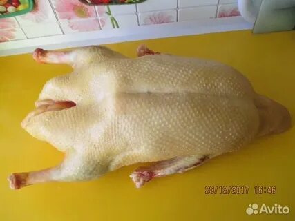 Тушка гуся весит