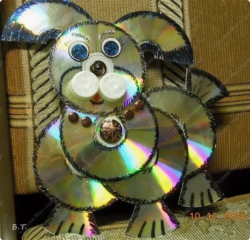 Животные из дисков для детей. Поделки из сд дисков для детей. Поделка из диска на новый год. Птицы из пуговиц. Модульное оригами тигр.