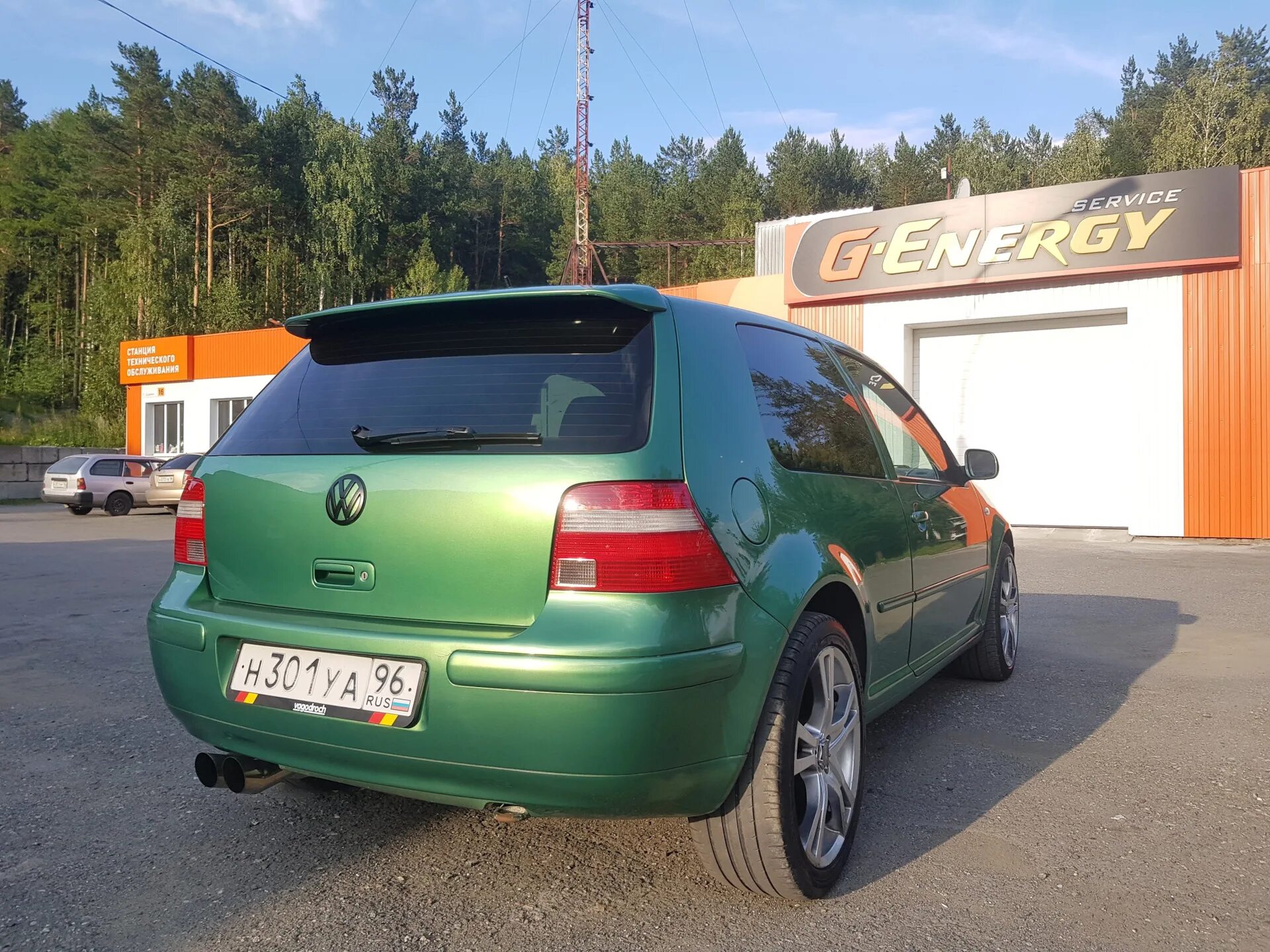 Спойлер на гольф. Golf 4 спойлер. Гольф 4 спойлер GTI. Volkswagen Golf 4 спойлер. Спойлер гольф 6.