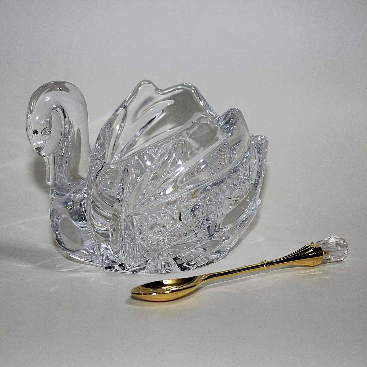 Хрусталь лебеди. Хрусталь лебеди. Фигурки лебедей из хрусталя. Подарок на хрустальную свадьбу. Лебеди хрусталь.