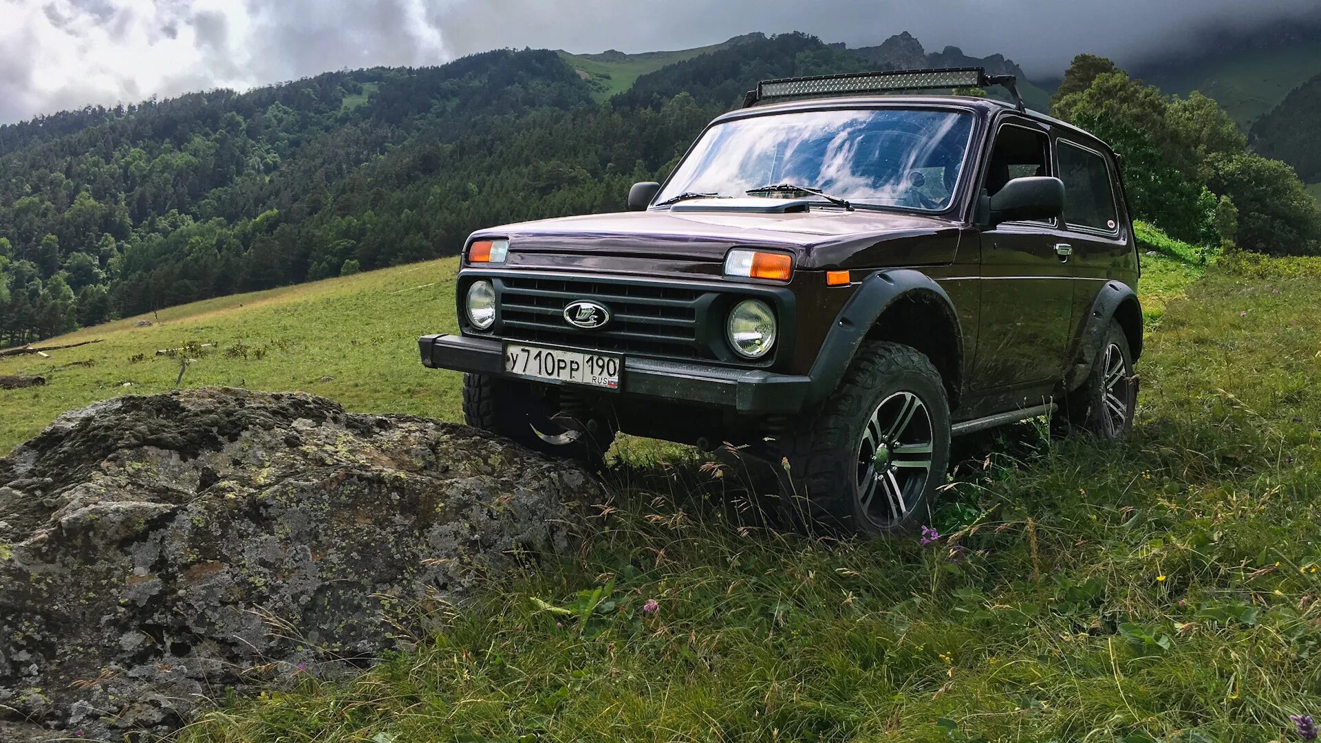 Ваз 2121 нива. Нива 2121 горы. Lada 4x4 bronto. Нива 21213 off road. Правильное 4x4.