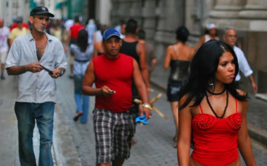 Гол кубинский. Куба Гавана проституция. Куба мужская проституция. Куба секстуризм для женщин. Мужская проституция на Кубе.