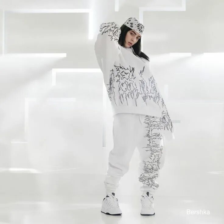 Перевод guess charli xcx feat billie eilish. Билли айлиш. billie eilish одежда. билли айлиш 2025. билли айлиш одежда бершка.