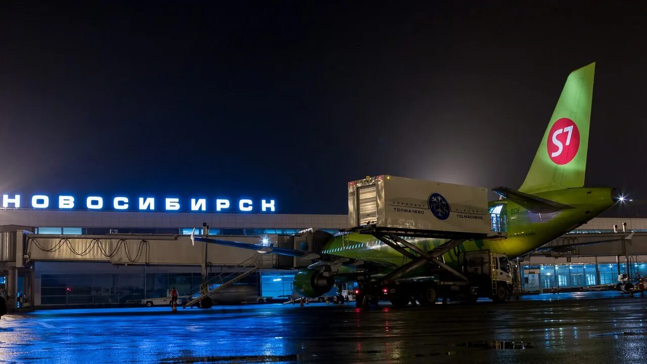 Номер аэропорта новосибирска. Аэропорт Толмачево Новосибирск. Толмачева аэропорт Новосибирск. Аэропорт Новосибирск OVB. Новосибирск аэропорт Толмачево самолет.