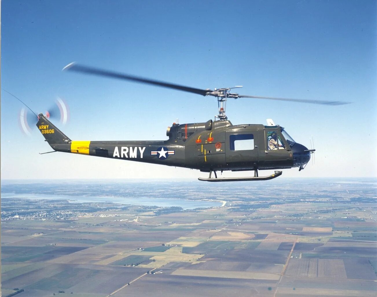 Вертолёт uh-1 "ирокез". Bell uh-1 huey. Bell uh-1 iroquois. Вертолет bell "uh-1 huey". Вертолёт ирокез uh-1 во вьетнаме.
