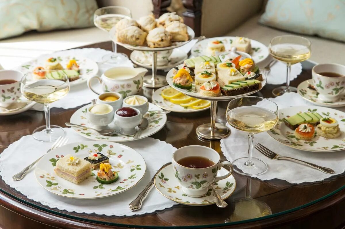 Сервировка стола к чаю. Afternoon tea: традиционное английское чаепитие. сервировка чаепития. сервировка стола для чаепития. чайный стол.