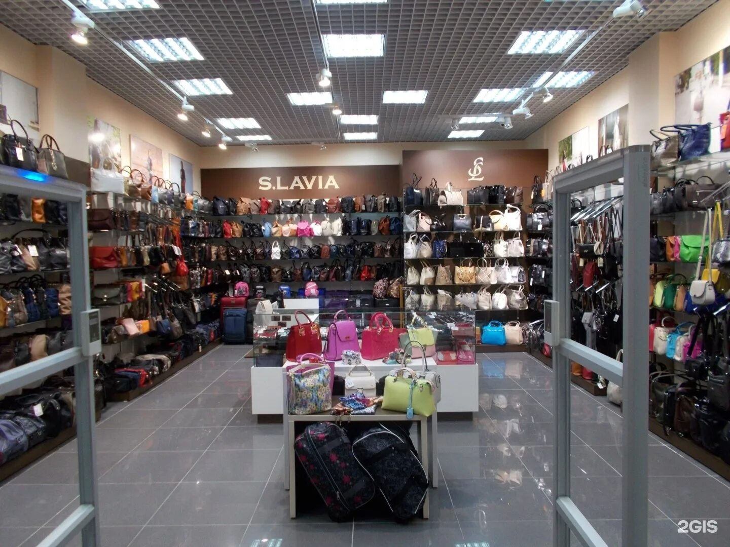 мтв центр магазины. мтв центр чебоксары 2 этаж. мтв чебоксары магазины одежды. мтв-центр чебоксары магазины одежды. мтв чебоксары магазины одежды.