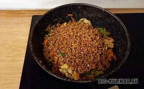 Гречка с курицей на сковороде по купечески
