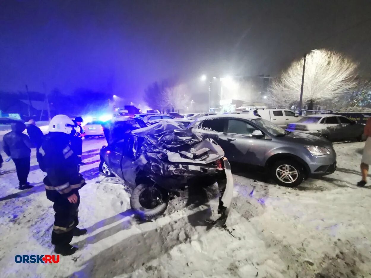 Орск ру последние новости происшествия. Авария на тагильской Орск. Автомобильные аварии на улице Энергетиков Орск. Ауди ТТ ДТП на улице Елшанской Орск зима.