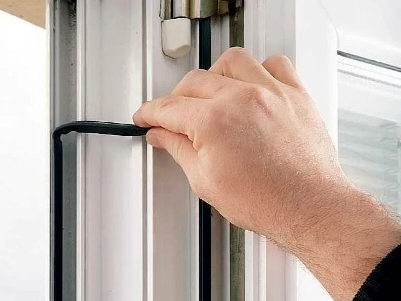 Установка уплотнителя на окна