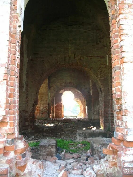 Село старые зятцы якшур бодьинского района удм республики. Казанский храм старые зятцы. Руины покровского храма владивосток. Старый монастырь старые зятцы удмуртия. Село старые зятцы.