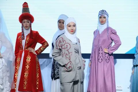 Доги стиліндегі труси киген әйелдер