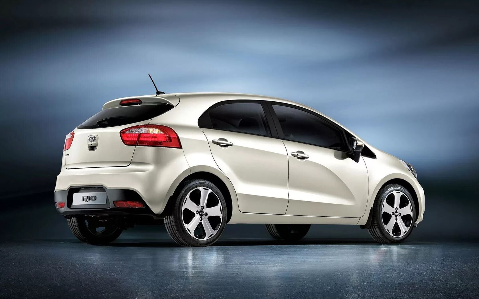 Kia Rio 2012. Киа Прайд 2010. Киа Рио хэтчбек 2012. Киа Рио хэтчбек 2013. Rio full