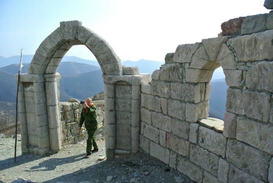 Танки. Грозовые ворота башня. Грозовые ворота геленджик возрождение. Грозовые ворота фиагдон. Грозовые ворота.