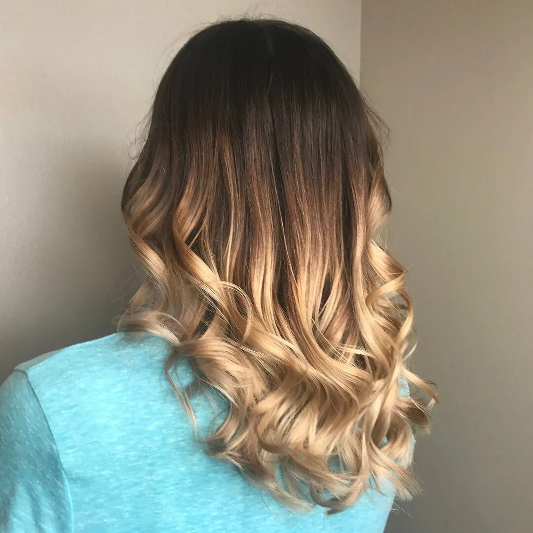 Омбре на каре светло русые волосы. Перелив волос. Мелирование балаяж. Перелив волос. Окрашивание кончиков фиалковый.