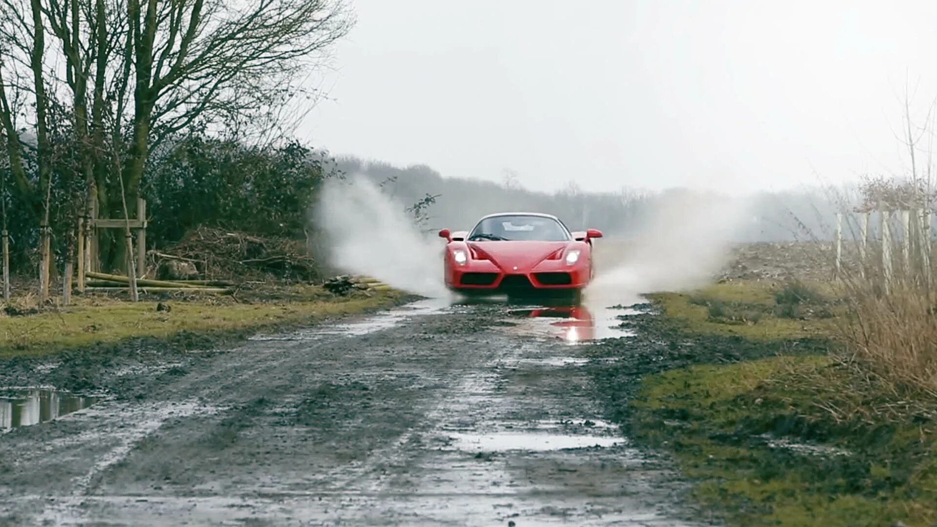 Можно ли гонять. Ferrari Enzo WRC. Спорткар в грязи. Феррари в грязи. Машина в тумане.