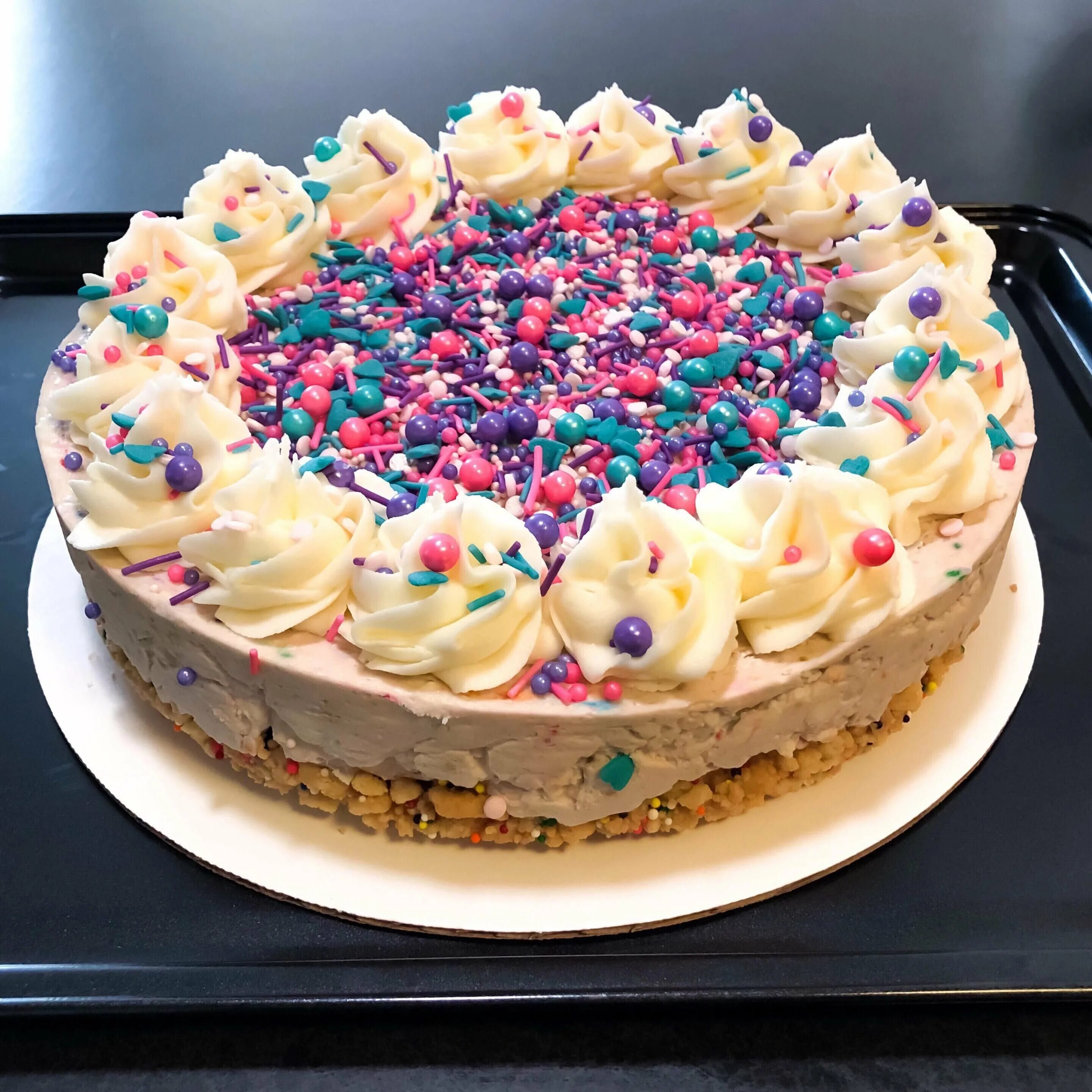 Украшение торта посыпкой. Happy birthday cake. Cake for birthday. Украсить чизкейк на день рождения. Блины с днём рождения.