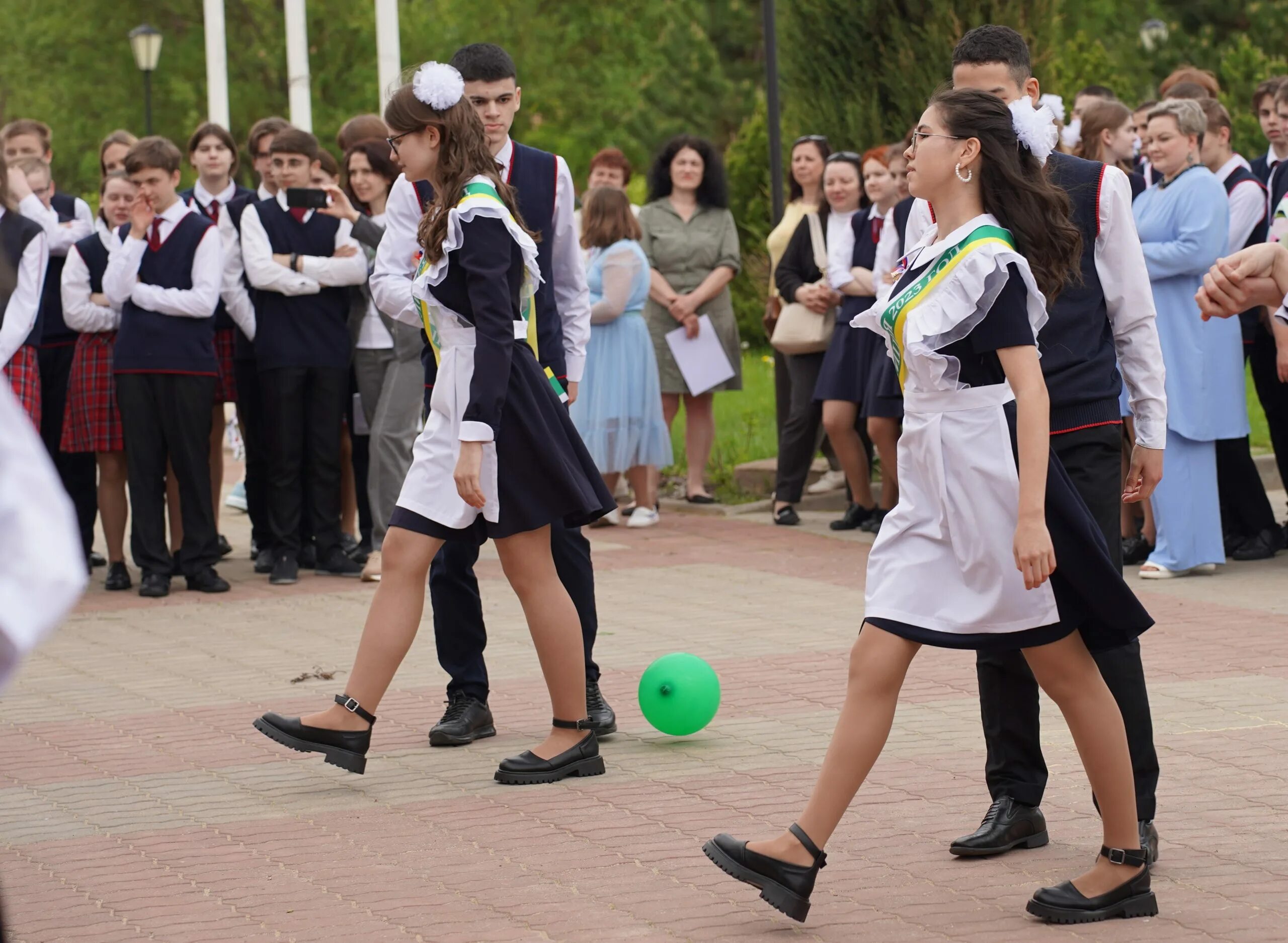 сценарий на последнийзвоенок. интересный сценарий последнего звонка 2023. 25 мая последний звонок картинки. последний звонок в 2024 году какого числа будет. прическа на последний звонок.