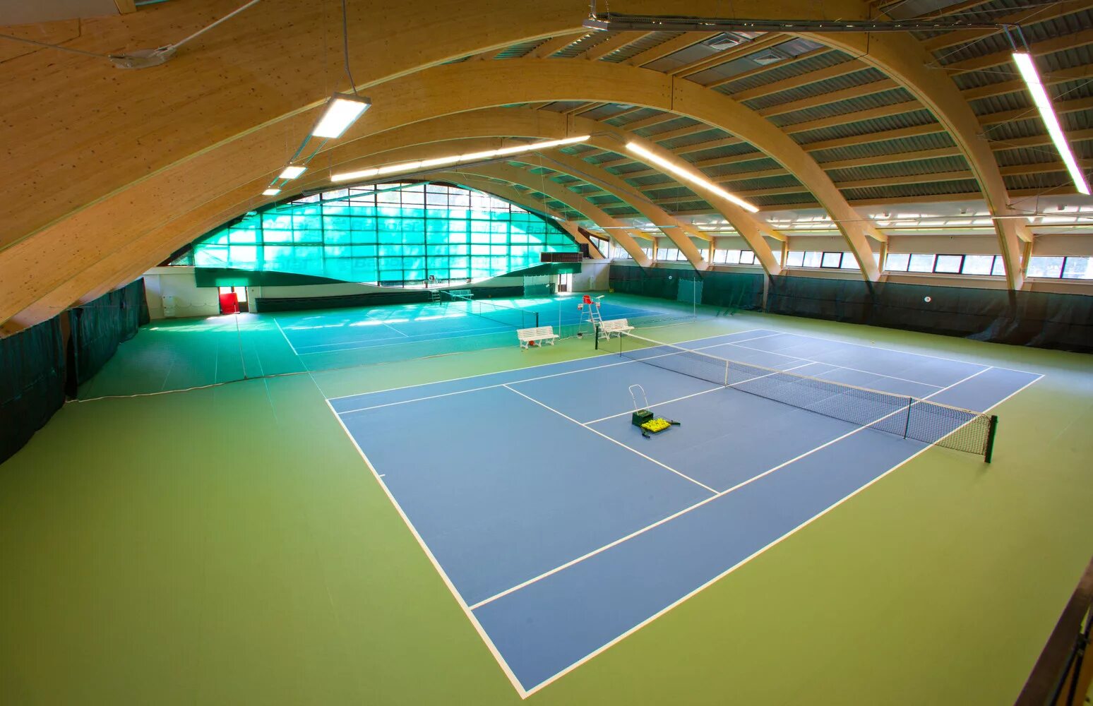 Оборудование для гимнастического зала. Освещение спортивных сооружений. Мгсу легкоатлетический манеж дворец спорта. Манеж цска москва. Спортивные сооружения инвентарь.