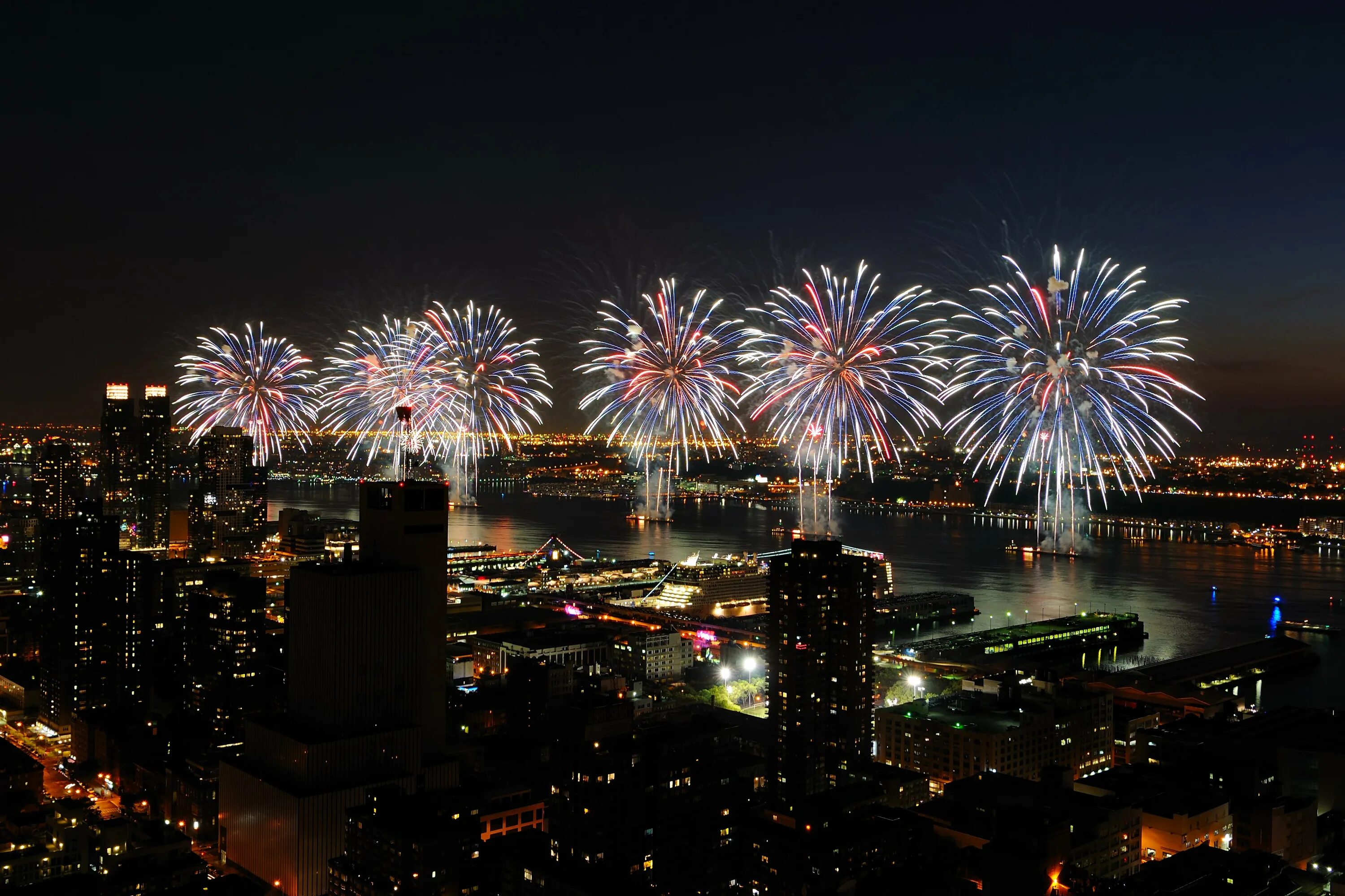 Американский новый год 2024. День независимости США салют. Салют в Нью Йорке. Салют в день независимости в Нью Йорке. Салют США 4 июля.